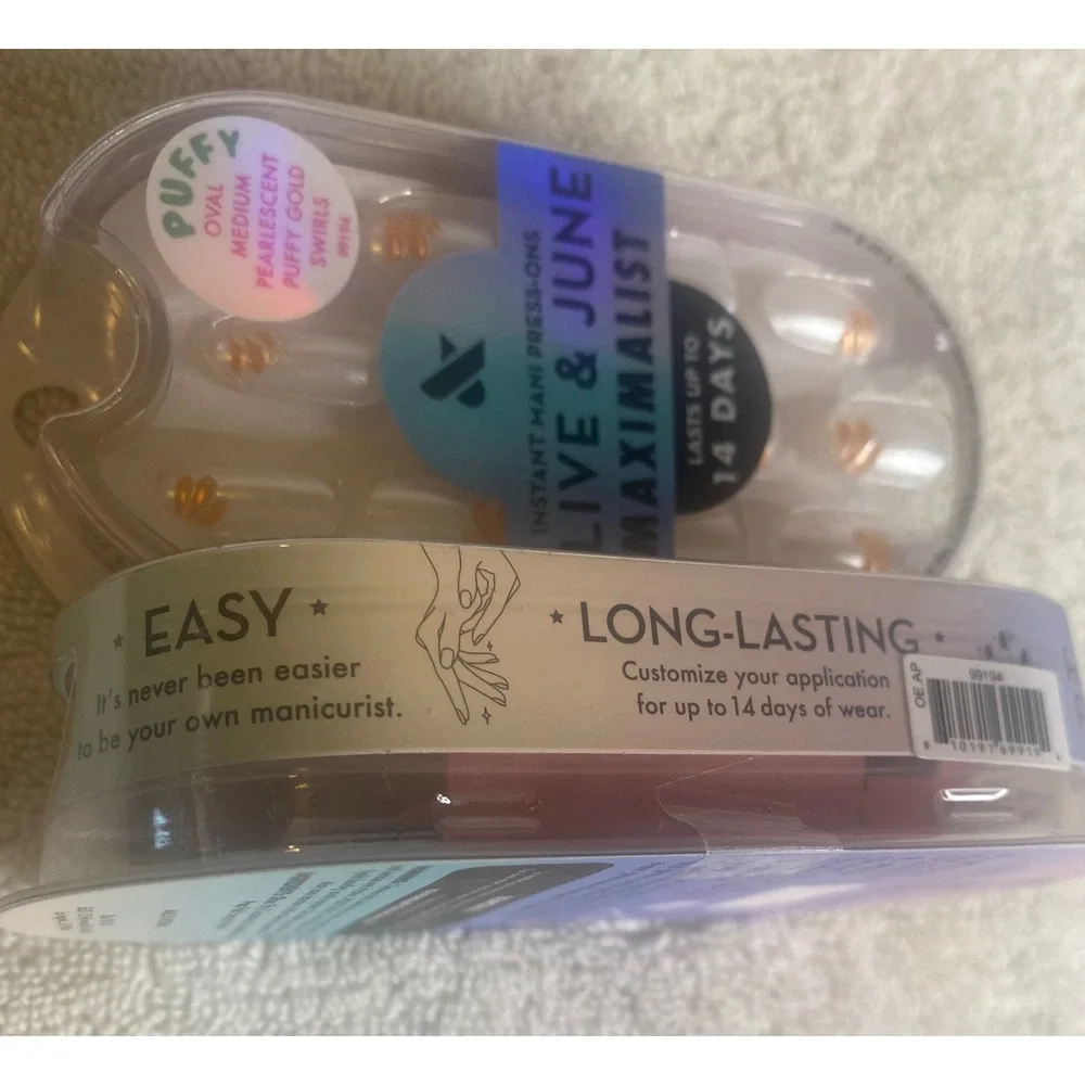 Olive & June Maximalist Press-On Nails Set of 3 Pearlescent Gold Swirls 99194